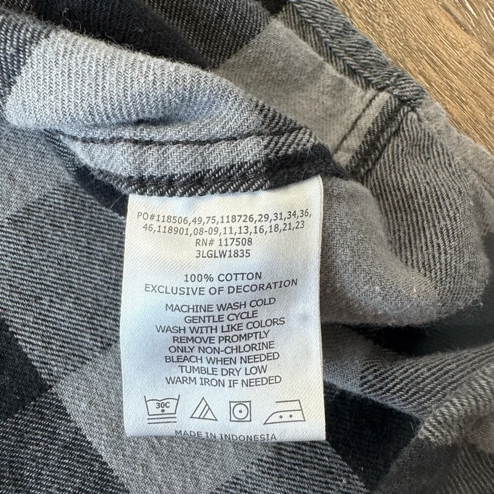 Levi's Men's Gray and Black Checkered Shirt